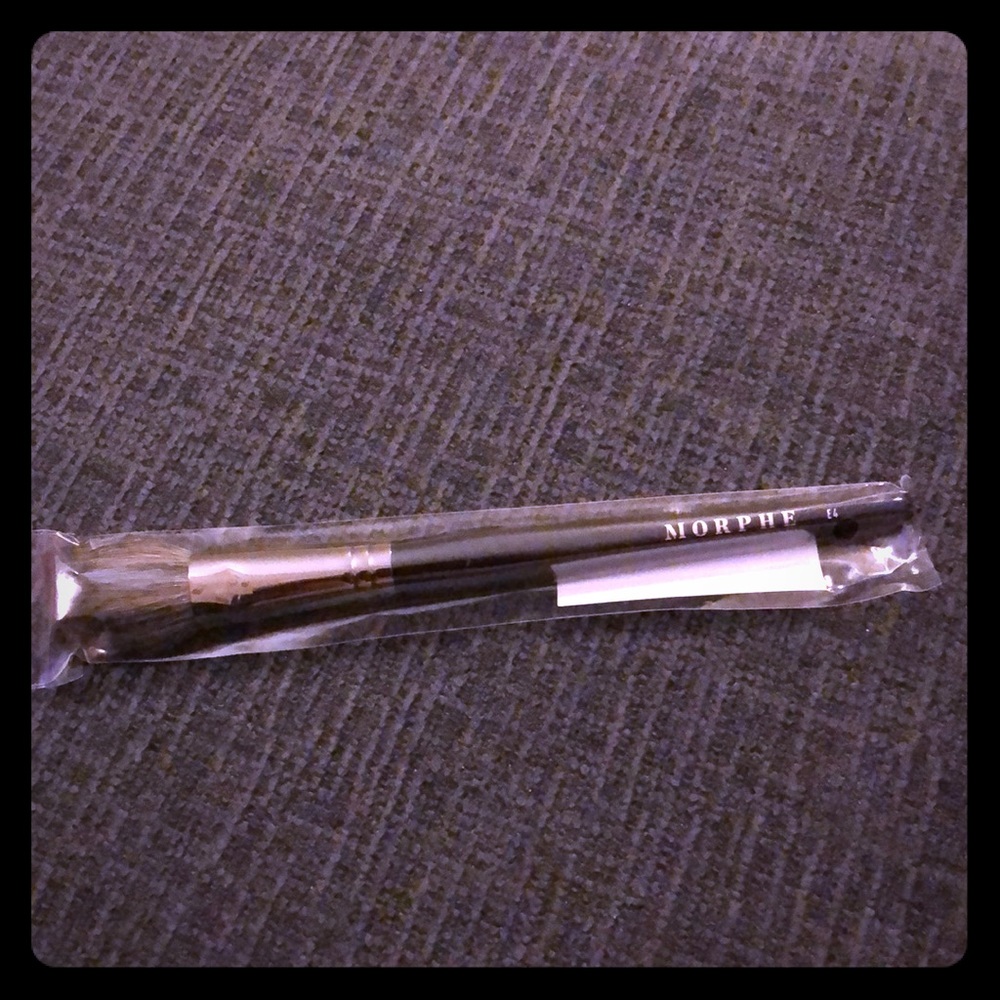 Morphe Angled Contour Brush E4